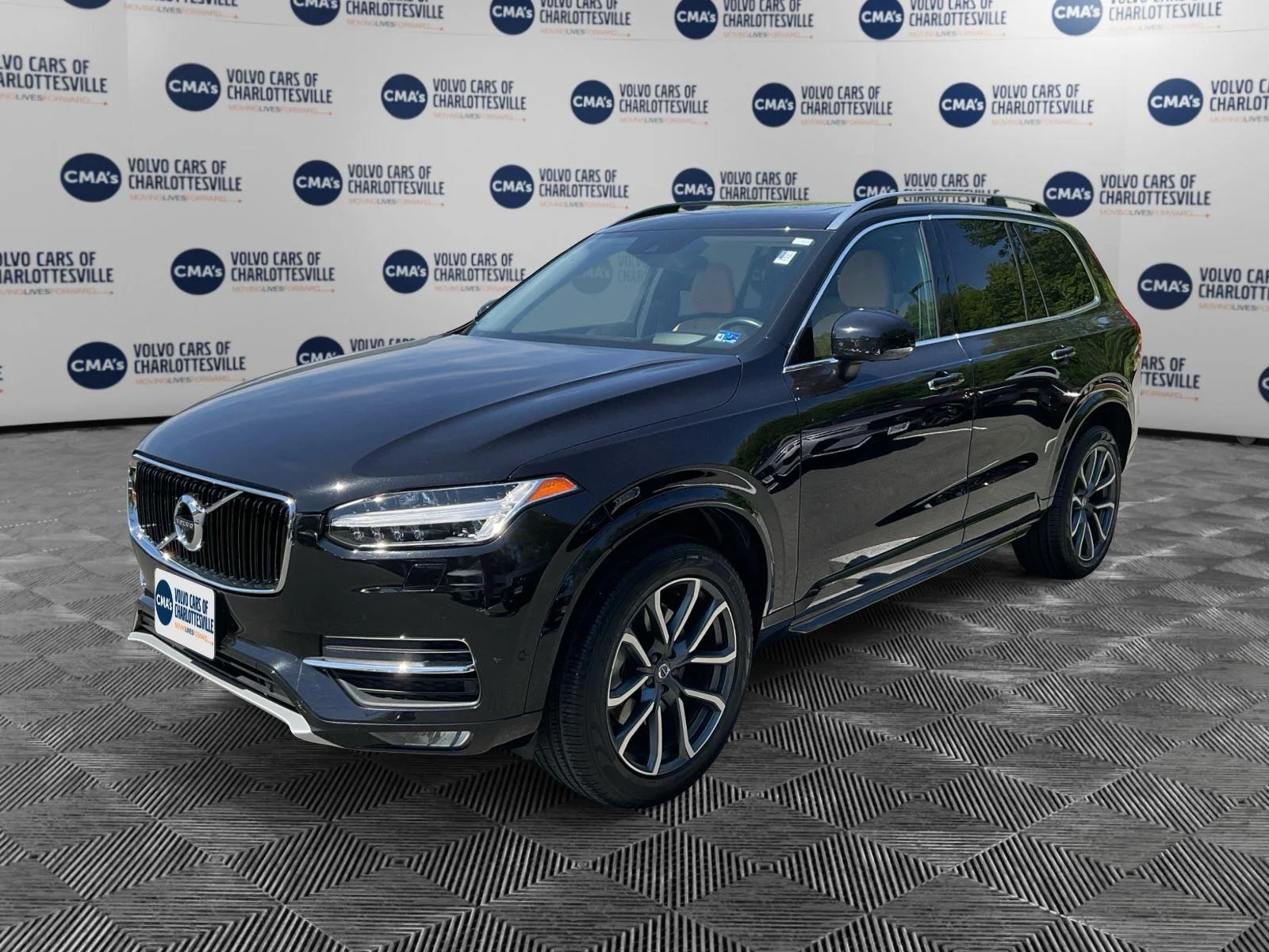 2016 Volvo XC90 T6 AWD Momentum's photo