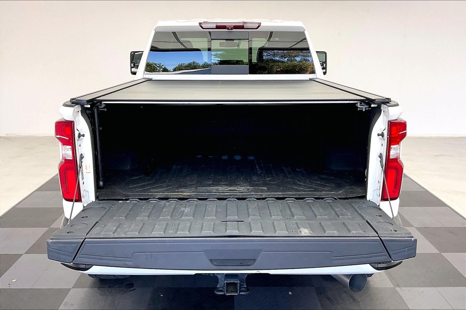 Used 2022 Iridescent Pearl Tricoat Chevrolet High Country image 27