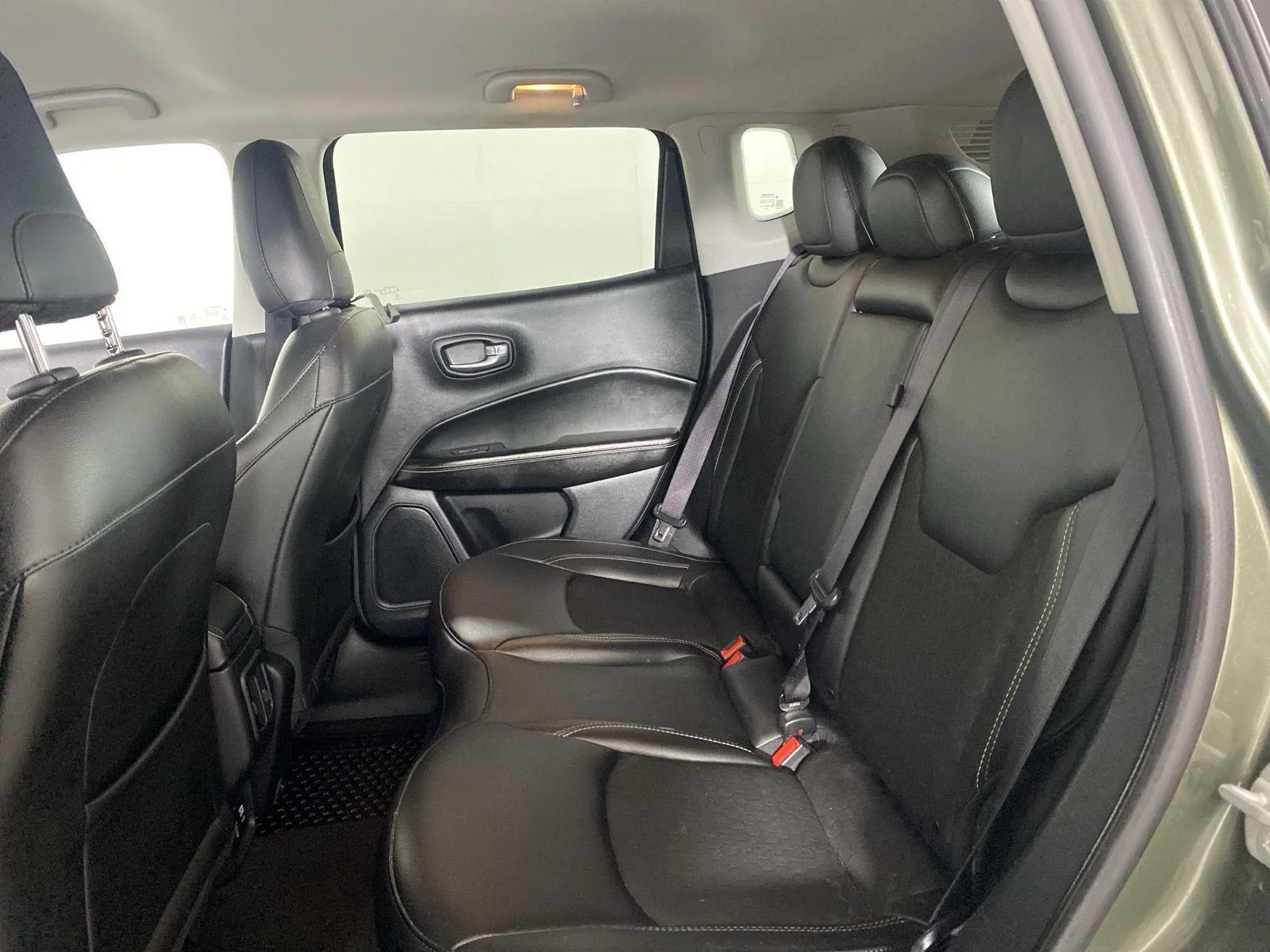 Used 2021 Olive Green Pearlcoat Jeep Latitude image 33