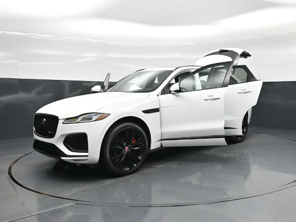 Used 2023  Jaguar P400 R-Dynamic S image 26