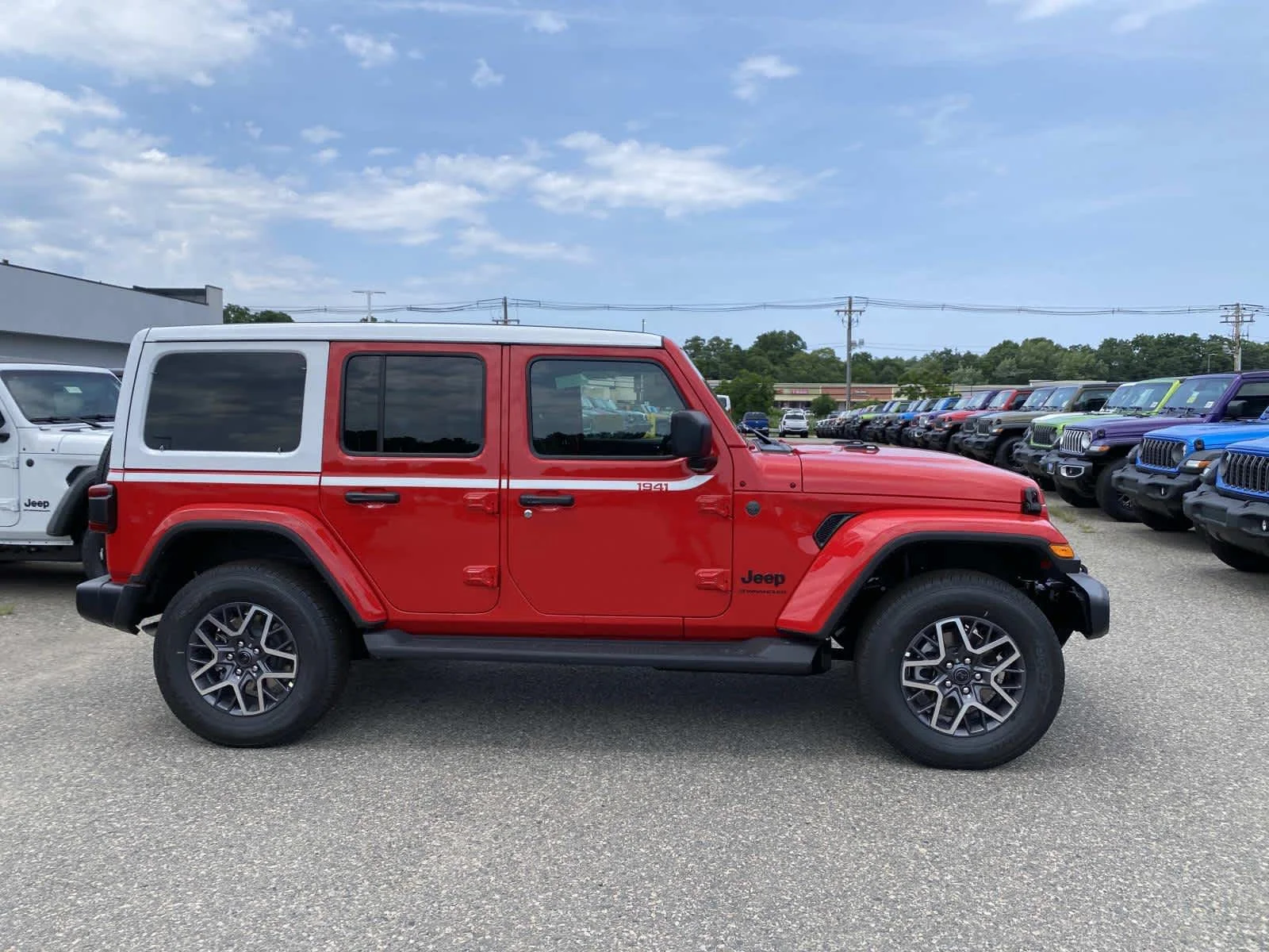 New 2026 Firecracker Red Clear-Coat Exterior Paint Jeep Sahara image 2