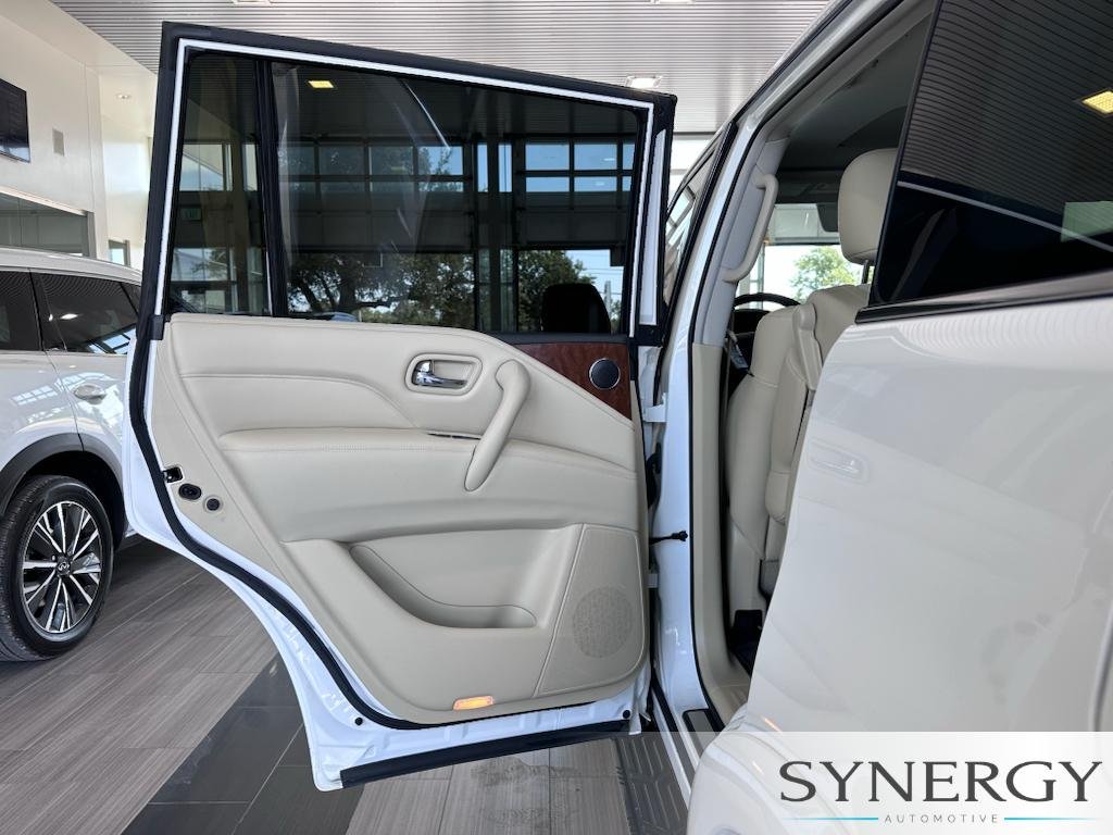 Used 2018 Moonstone White INFINITI Base image 25