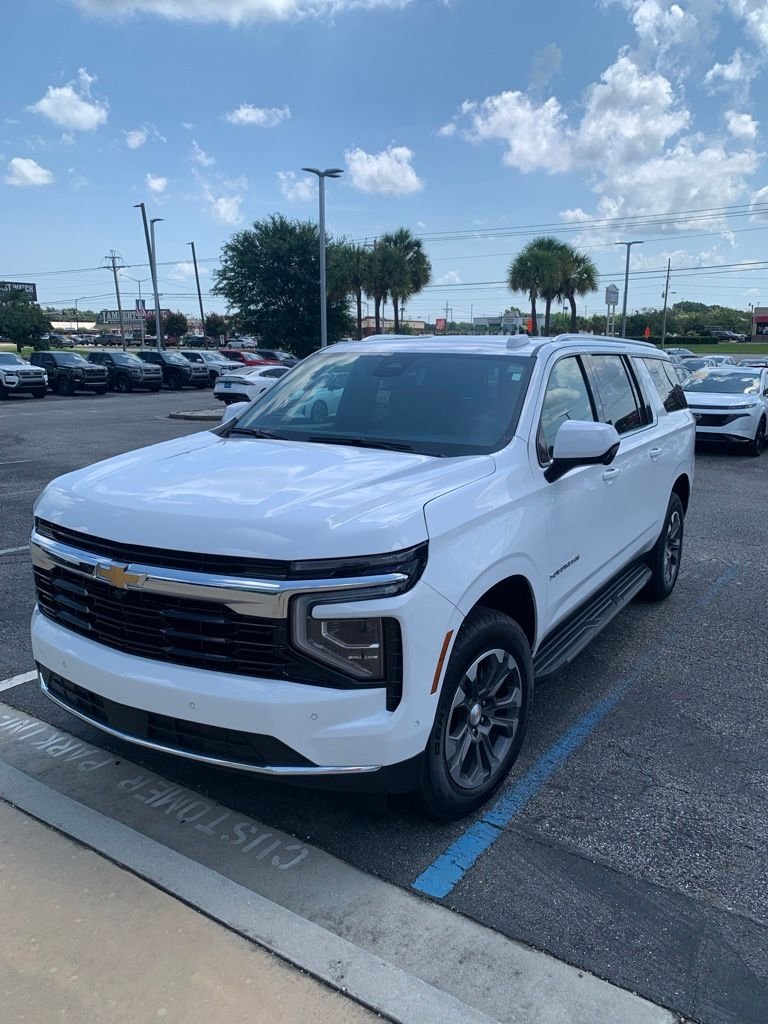 2026 Chevrolet Suburban LS 2WD's photo