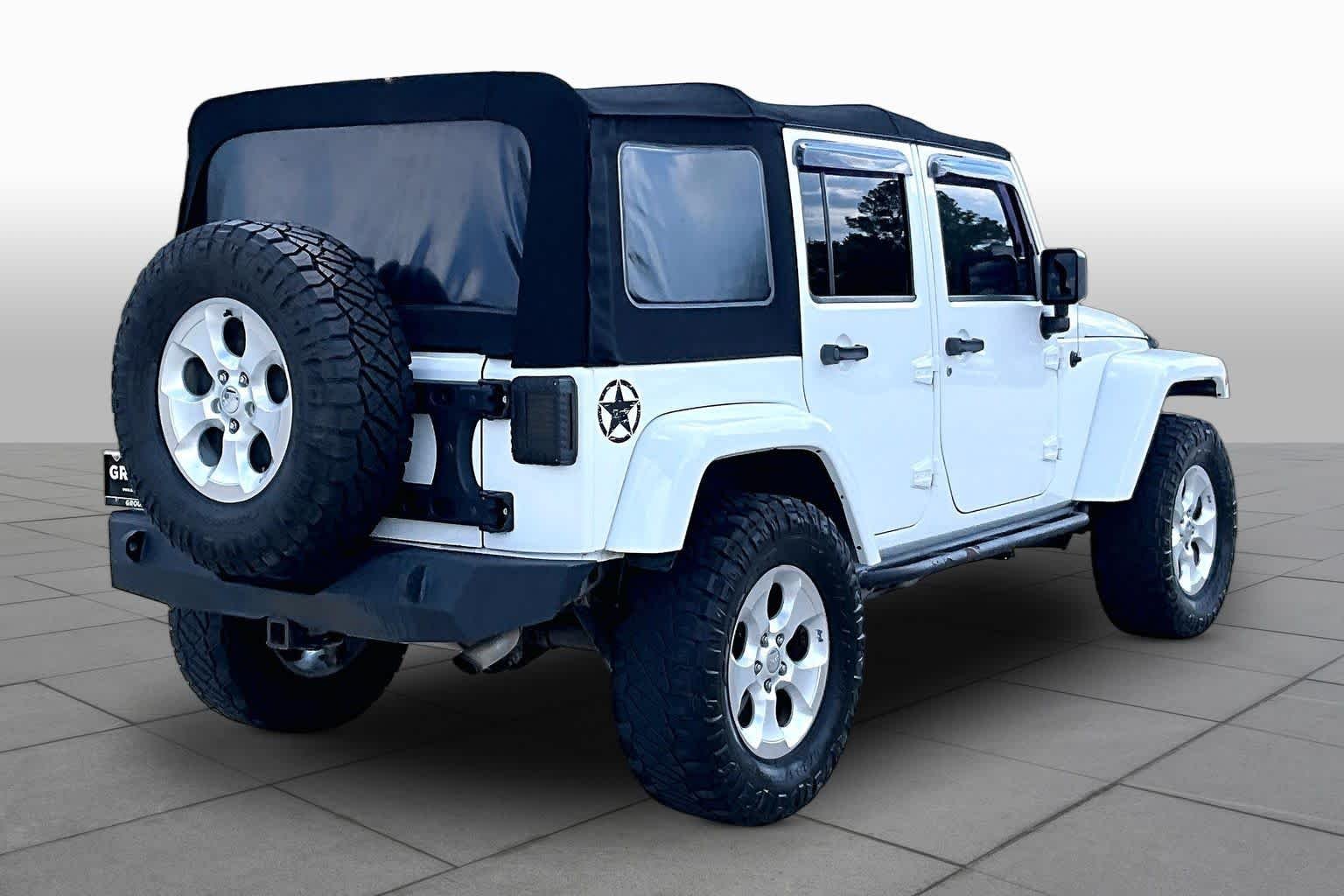 Used 2014 Bright White Clearcoat Jeep Sahara image 11