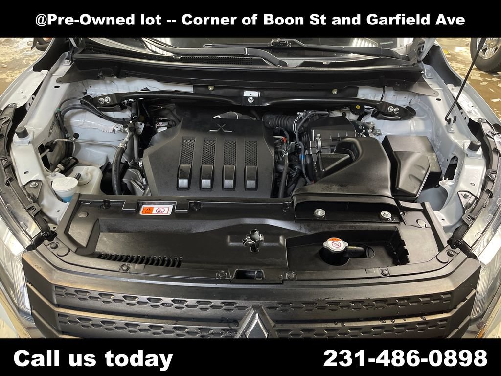 Used 2022  Mitsubishi ES image 9