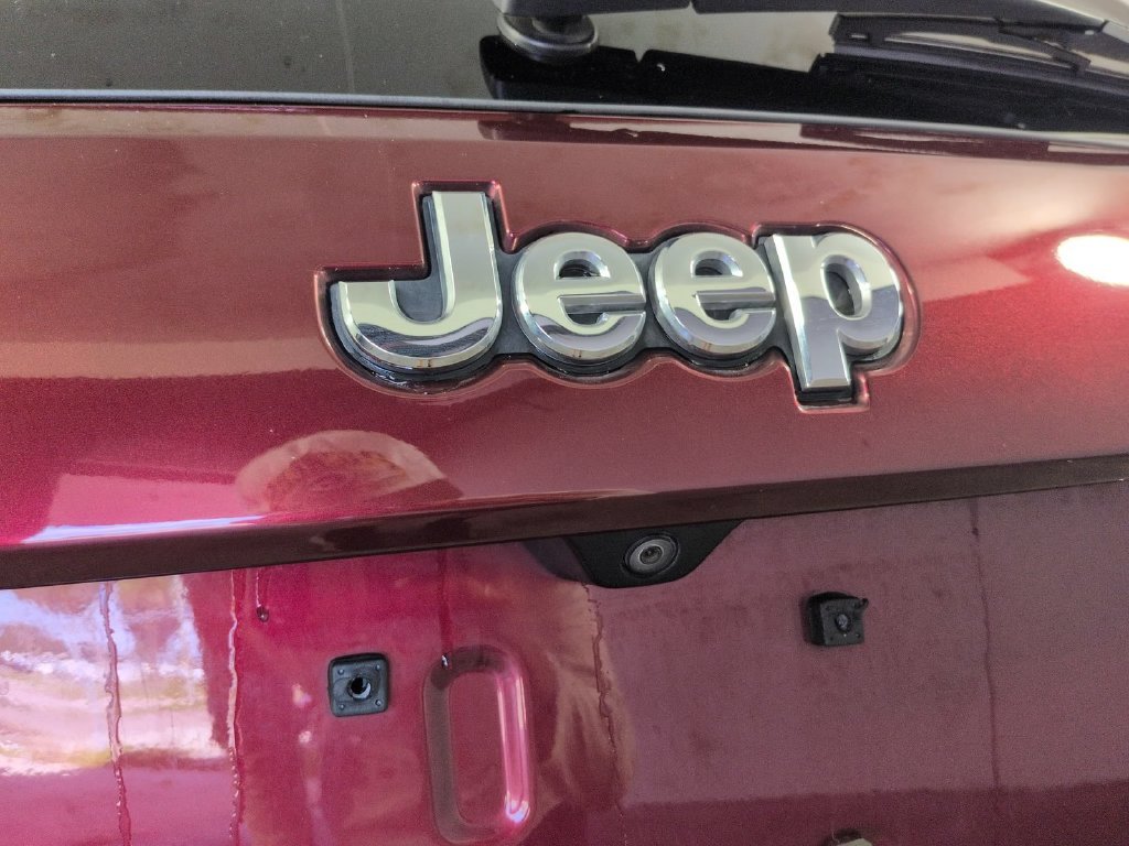 Used 2018 Red Jeep Laredo E image 17
