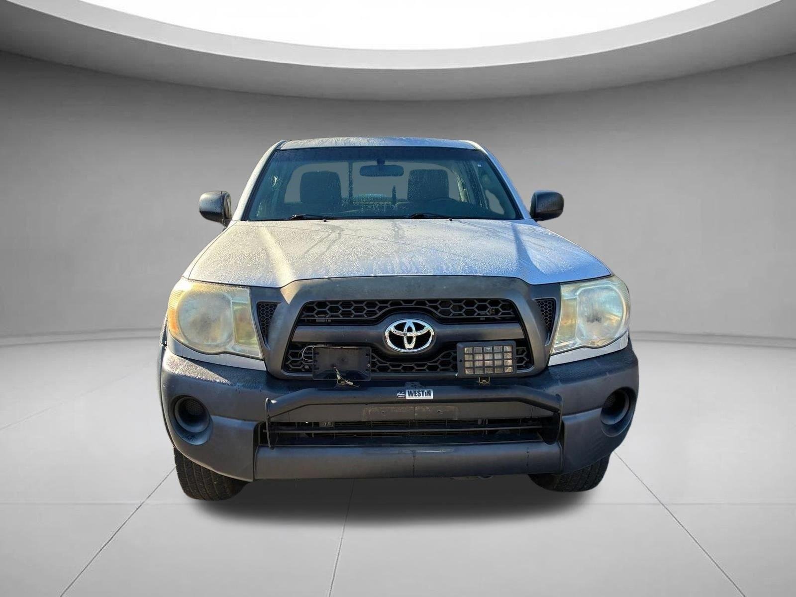 Used 2011  TOYOTA REGCAB image 2