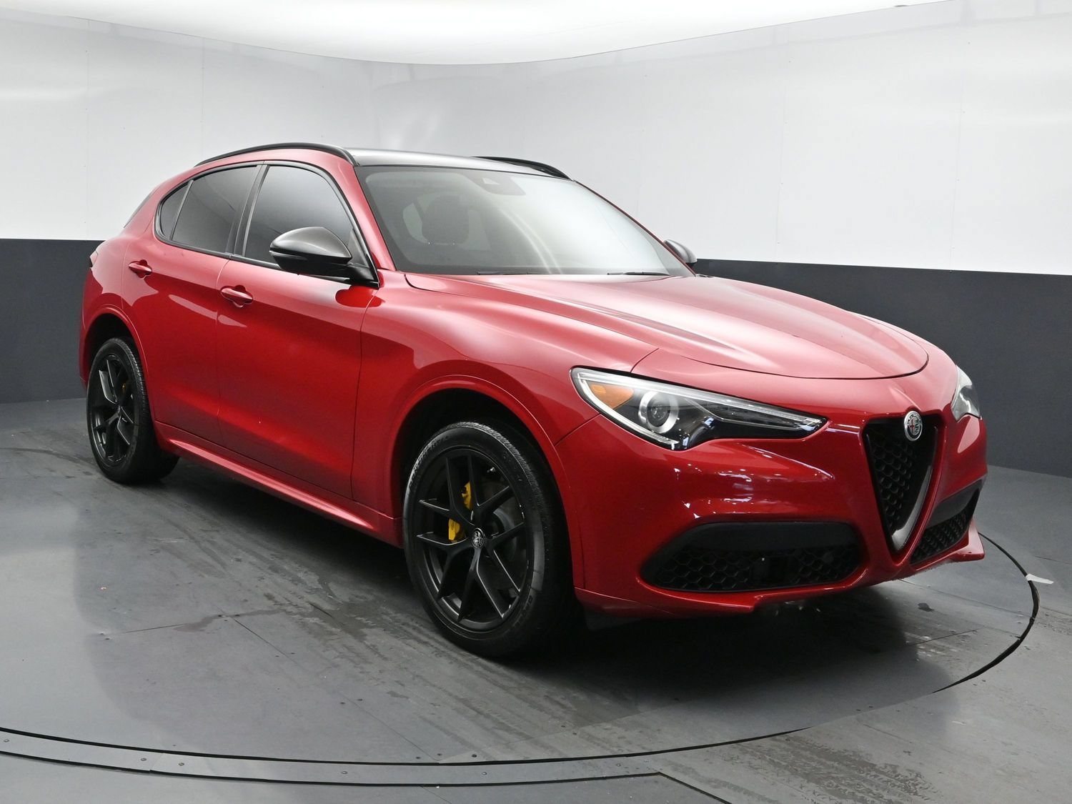 Used 2021 Alfa Rosso Alfa Romeo Ti image 2