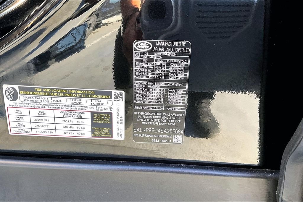 Certified Used 2025 Santorini Black Metallic Land Rover SE image 17