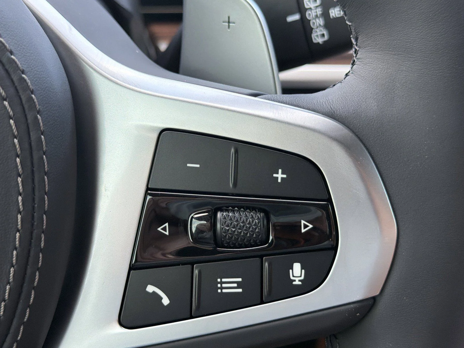 New 2027 Alpine White BMW xDrive40i image 35