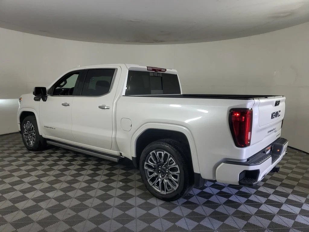 Used 2025 White Frost Tricoat GMC Denali Ultimate image 6