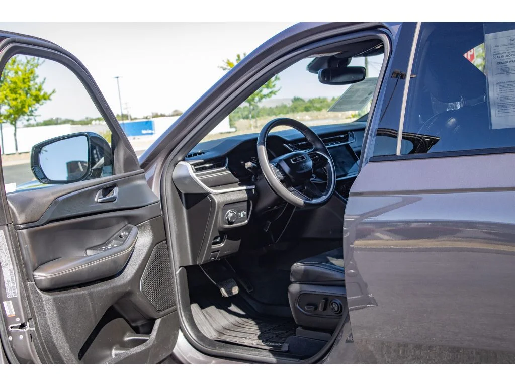 Used 2023 Baltic Gray Metallic Clearcoat Jeep Altitude image 30