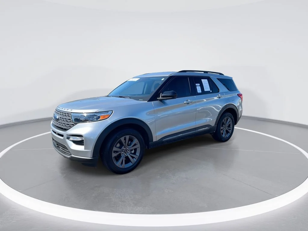 Used 2023 Silver Ford XLT image 4