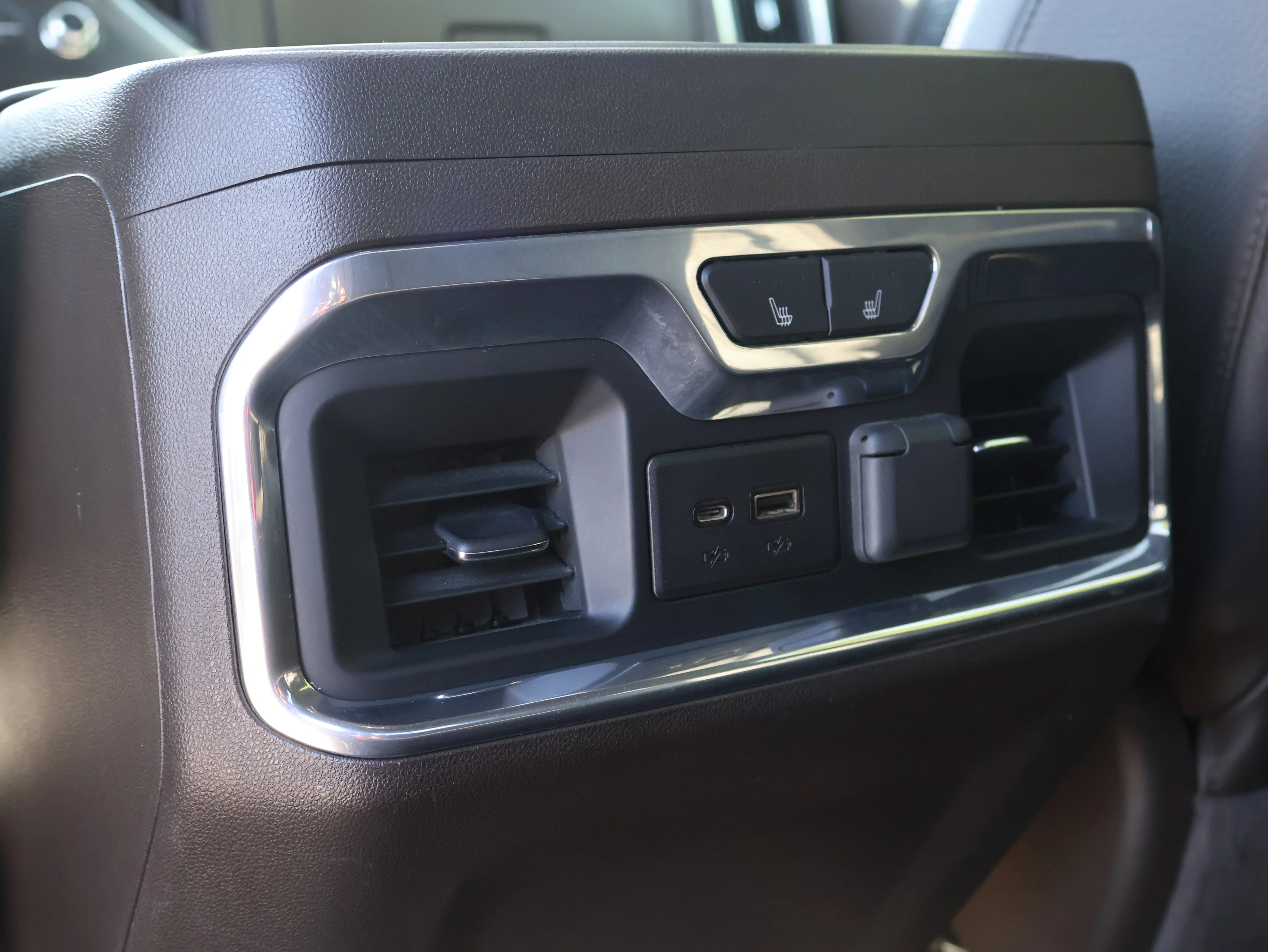 Used 2019 White Frost Tricoat GMC Denali image 21
