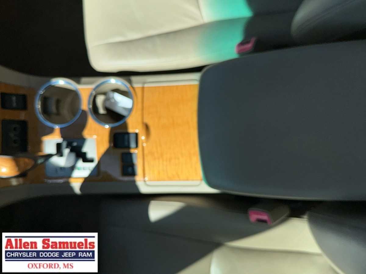 Used 2010 Blizzard Pearl Toyota Limited w/3rd Row image 33