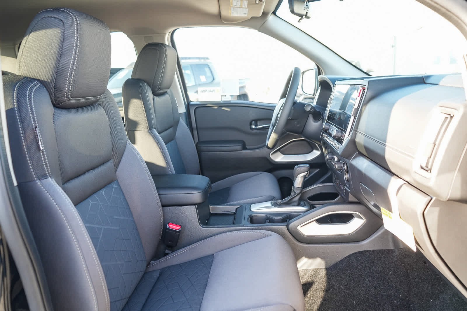 Nueva Nissan Crew Cab SV Super Black 2027, imagen 19