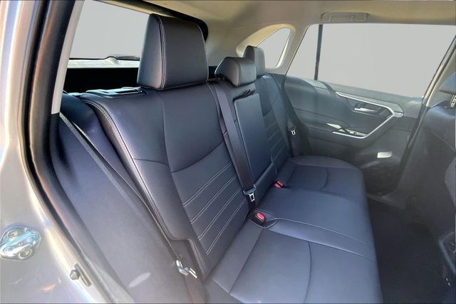 Used 2025 Silver Toyota XLE Premium image 29