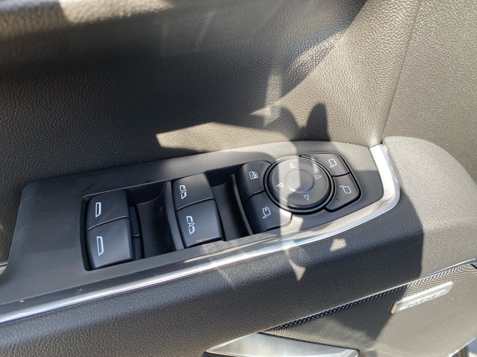 2026 GMC Sierra 1500 SLT - Photo 8