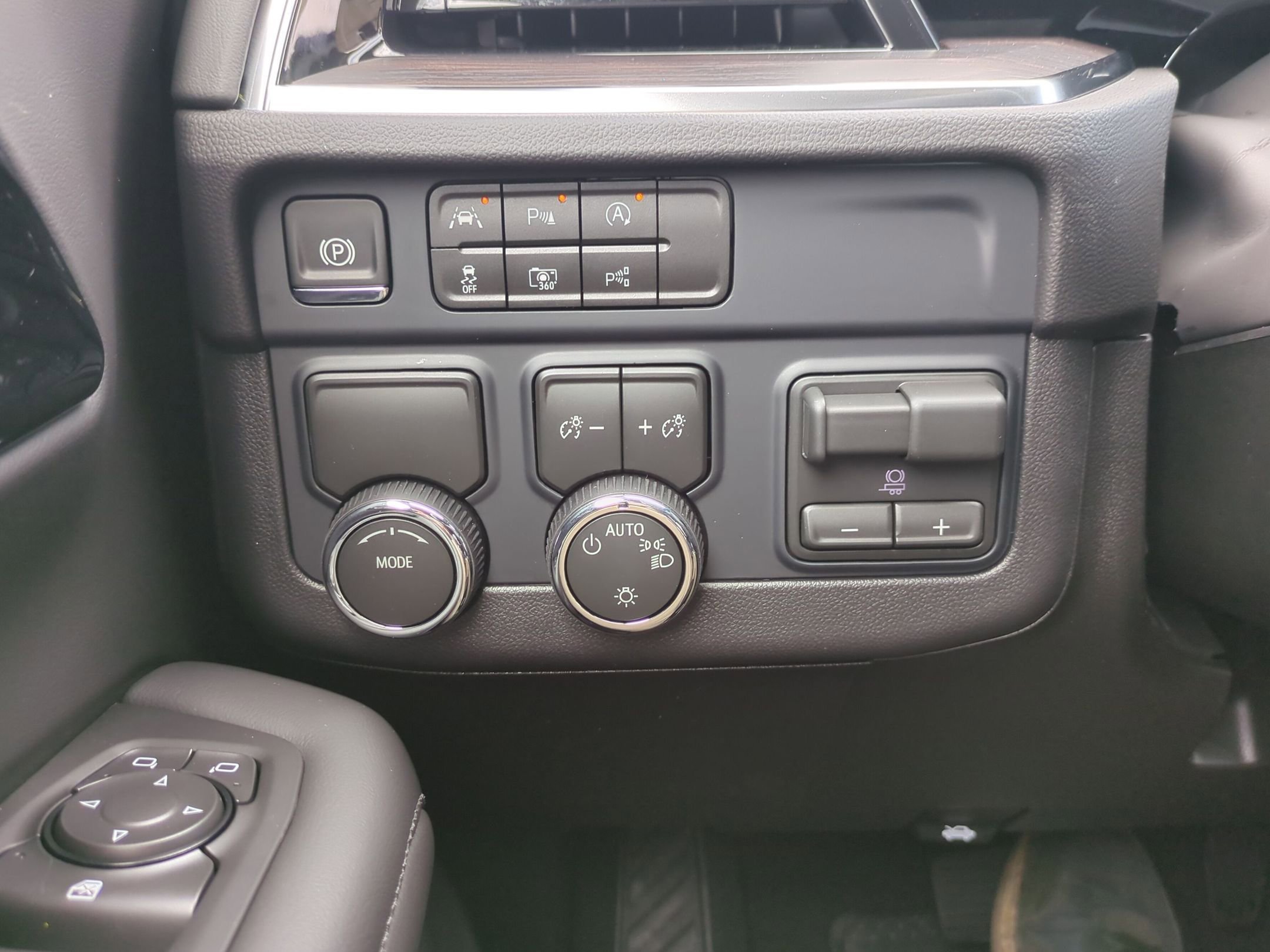 2026 Chevrolet Suburban LS - Photo 27