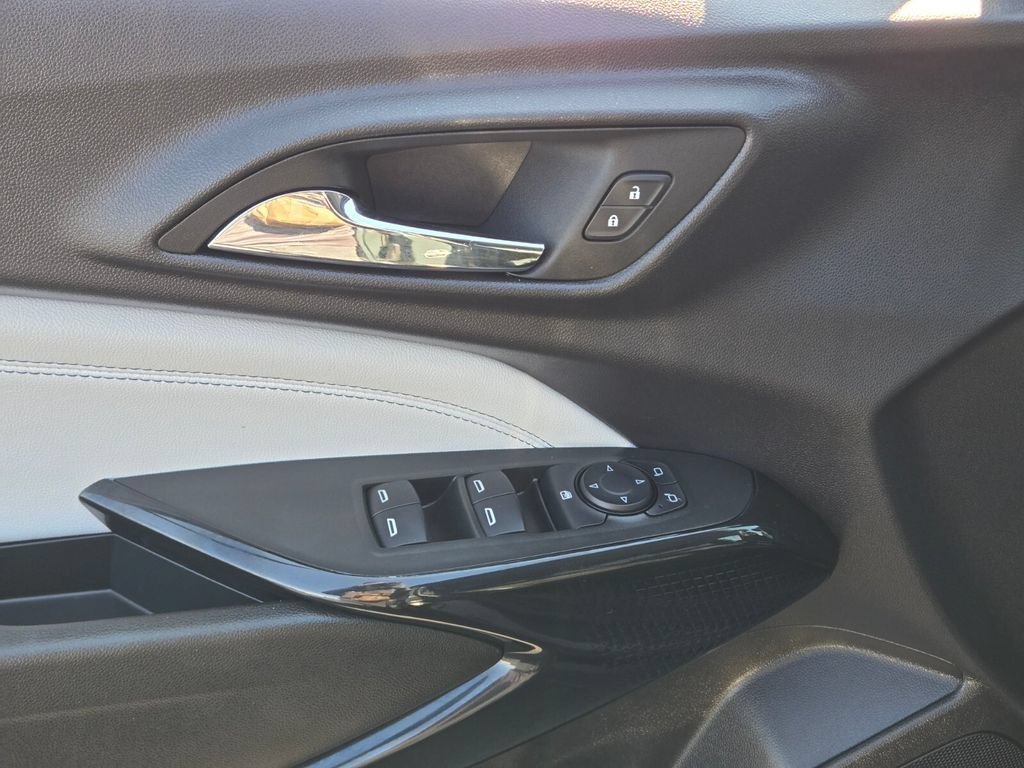 2025 Chevrolet Trax LT - Photo 17