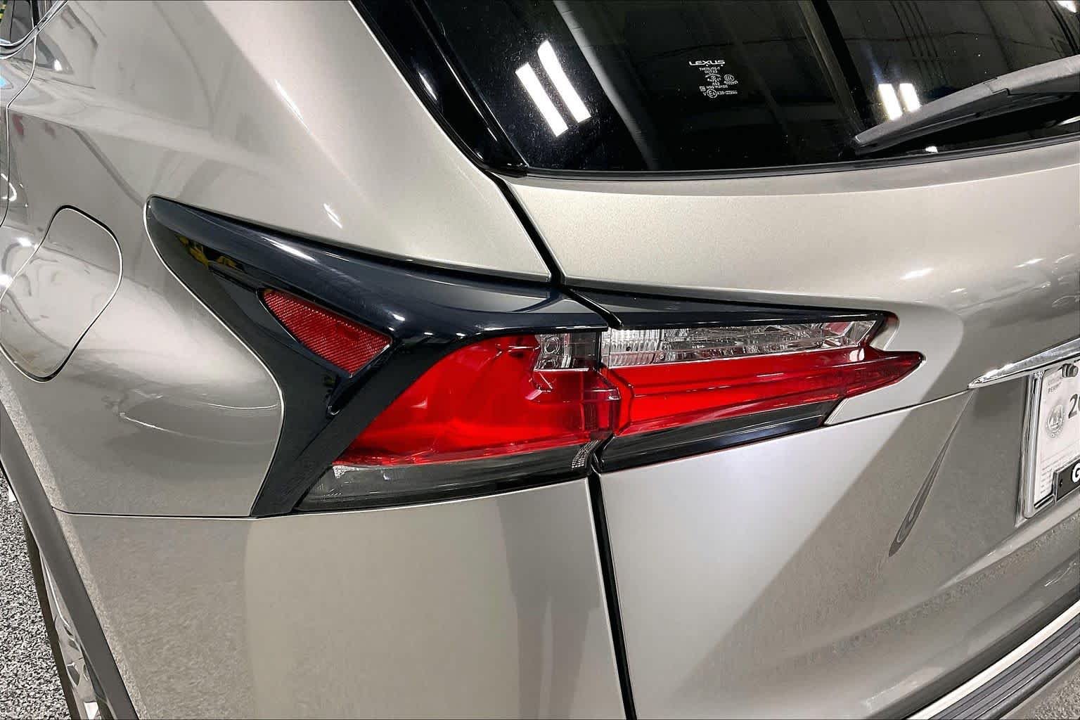 Used 2015 Atomic Silver Lexus  image 28