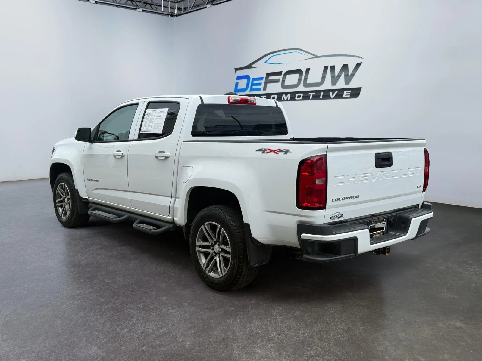 Used 2022 Summit White Chevrolet WT image 5