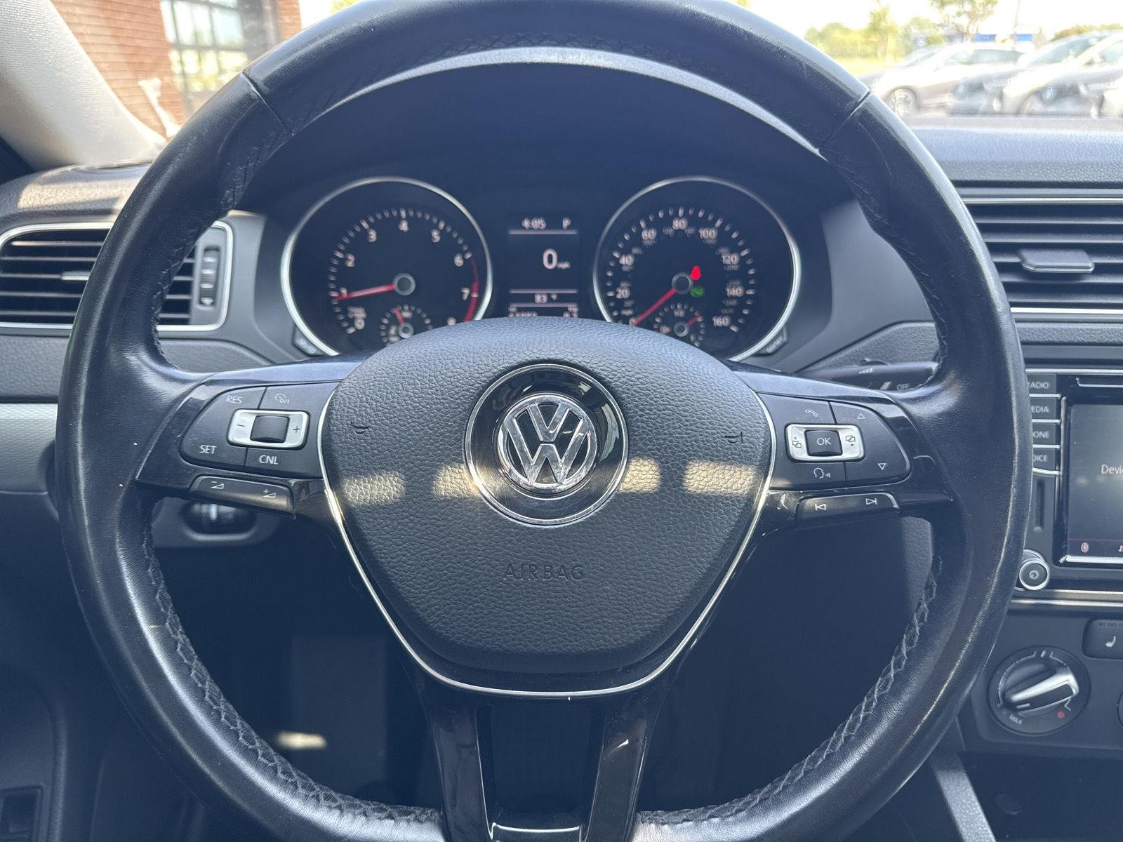 Used 2018  Volkswagen 1.4T SE image 9