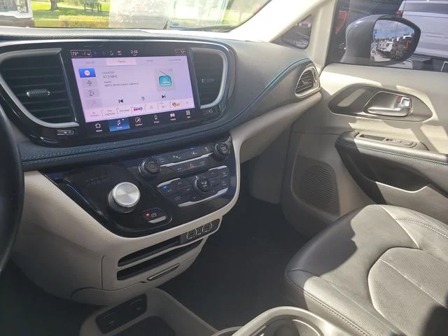 Used 2021 White Chrysler Touring L image 22