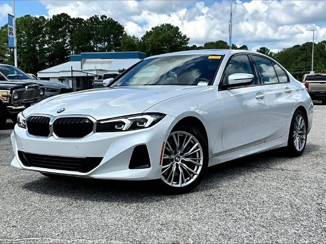Used 2023 White BMW 330i image 3
