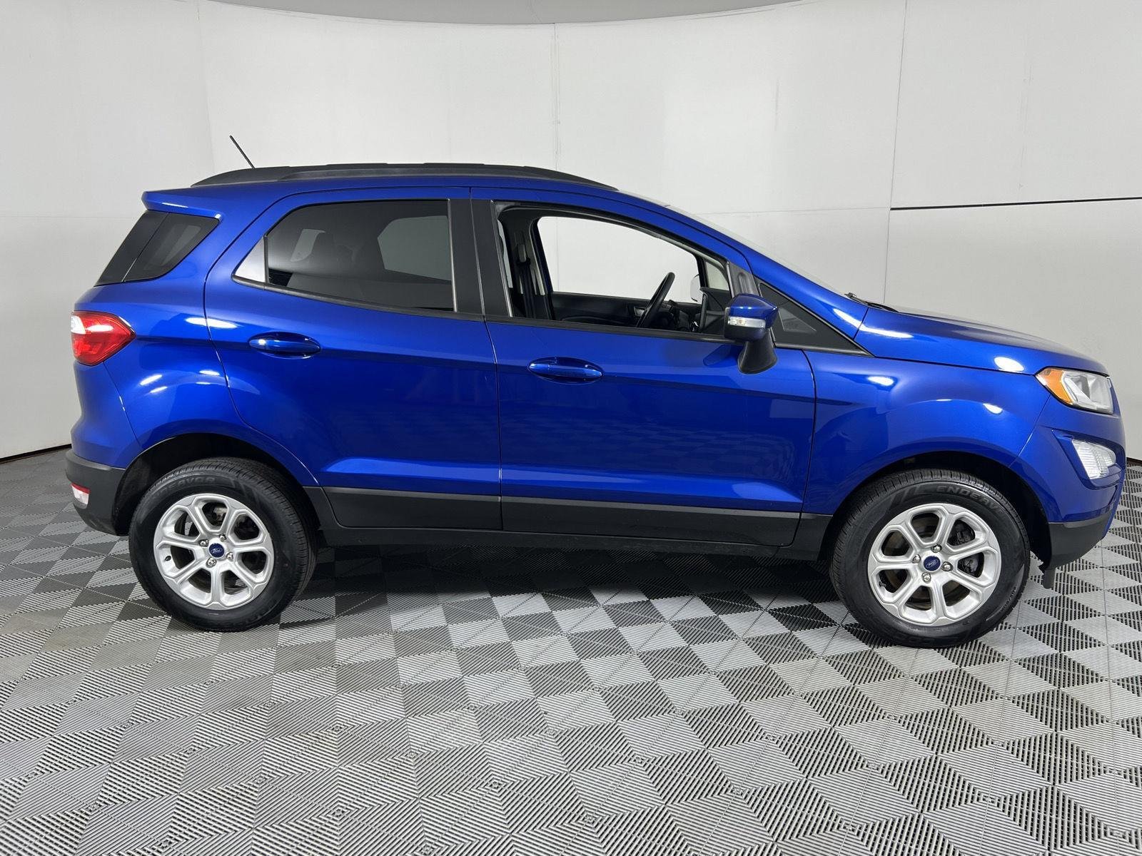Used 2022 Lightning Blue Ford SE image 12