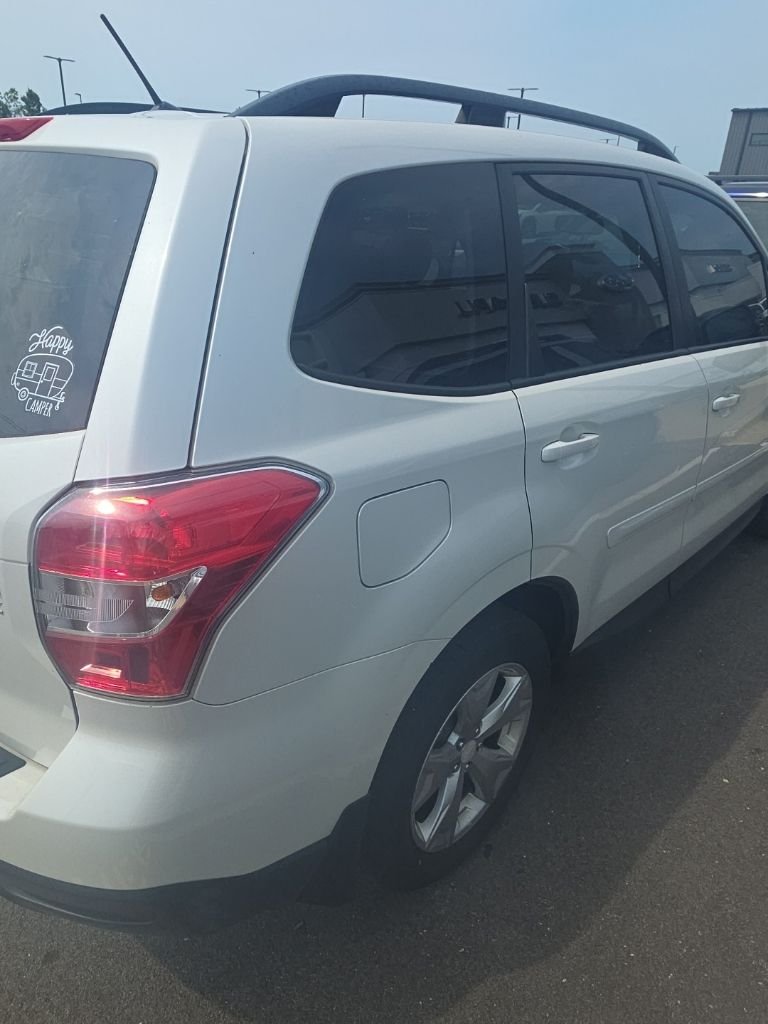 Used 2015 Satin White Pearl Subaru 2.5i Premium image 15