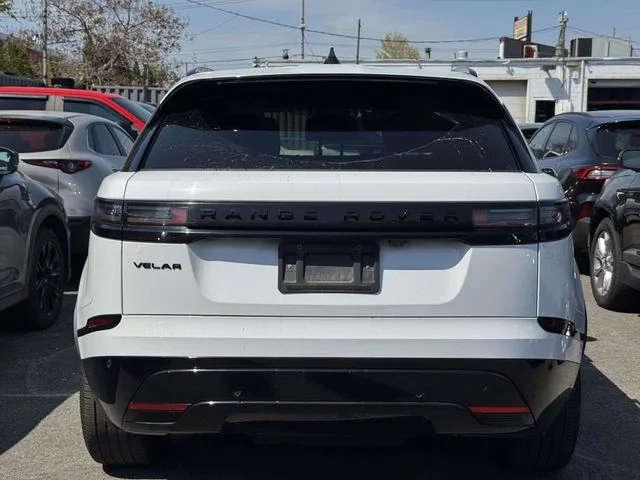Used 2025 White Land Rover Dynamic SE image 12