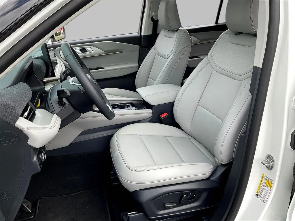 New 2026 Star White Metallic Tri-Coat Ford Active image 29