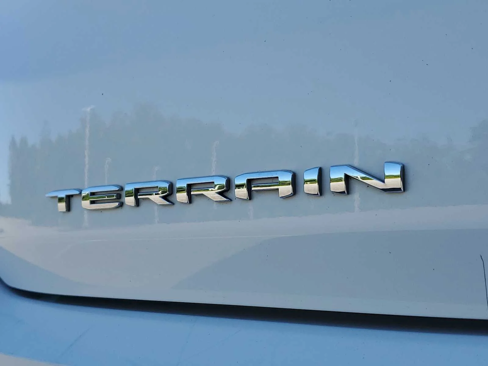 Used 2024 Summit White GMC SLT image 9