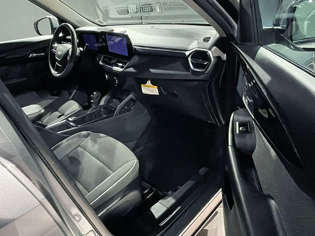 Used 2025 Gray Chevrolet LT image 24