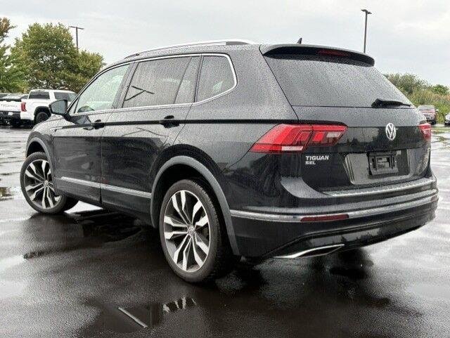 Used 2020 Deep Black Pearl Volkswagen SEL Premium R-Line image 10