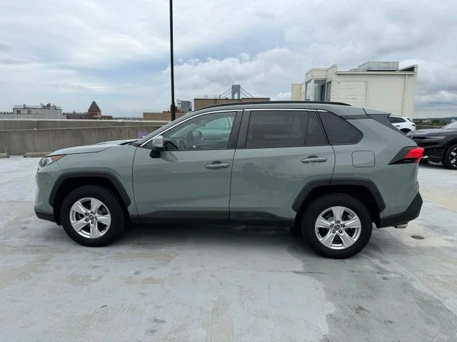 Used 2021  Toyota XLE image 4