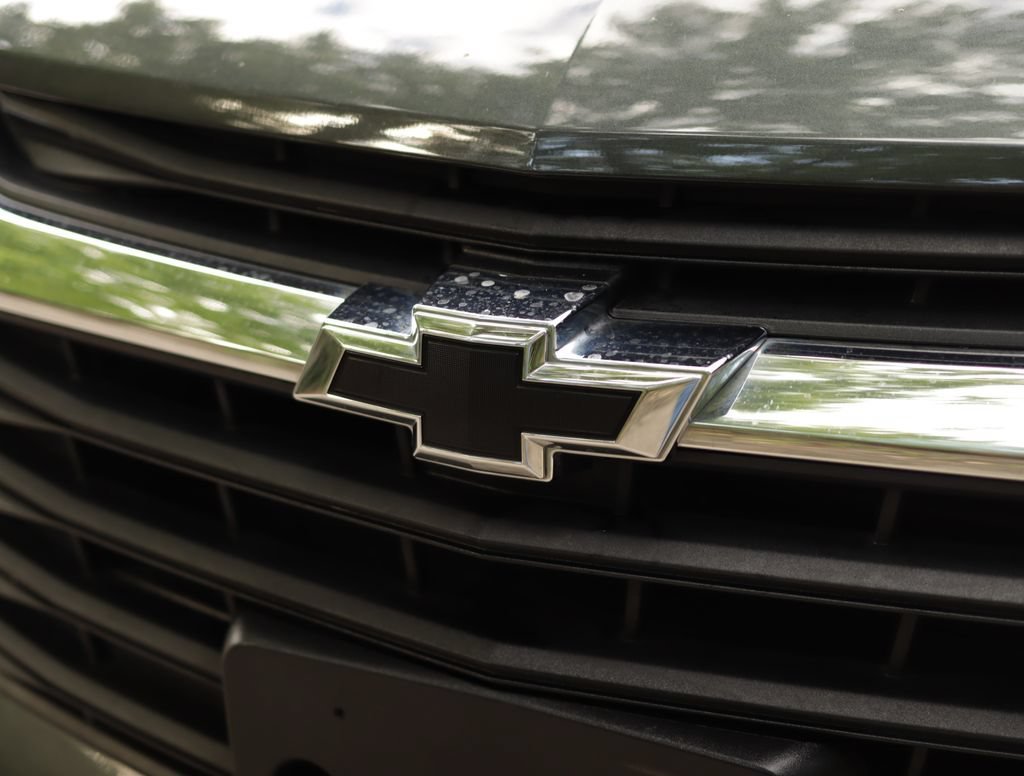 Used 2020 NIGHTFALL GRAY METALLIC Chevrolet LT image 32
