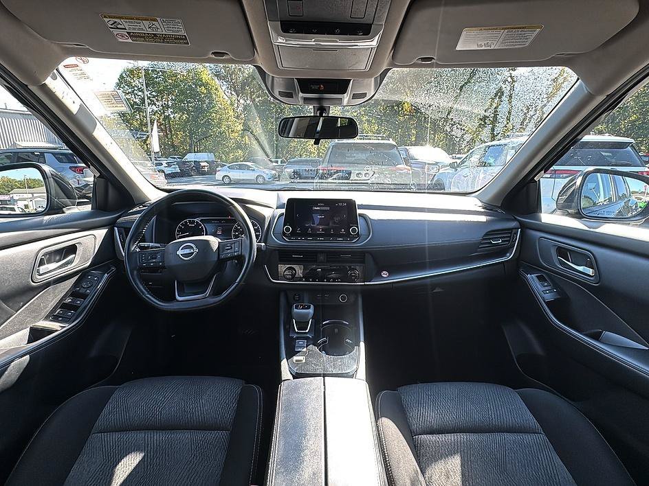 Used 2025 Super Black Nissan SV image 28