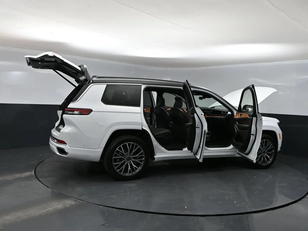 Used 2024 White Jeep Summit image 43