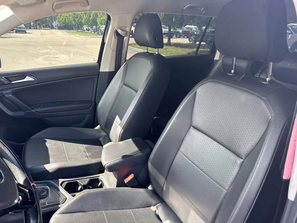 Used 2018 Black Volkswagen 2.0T SE image 10