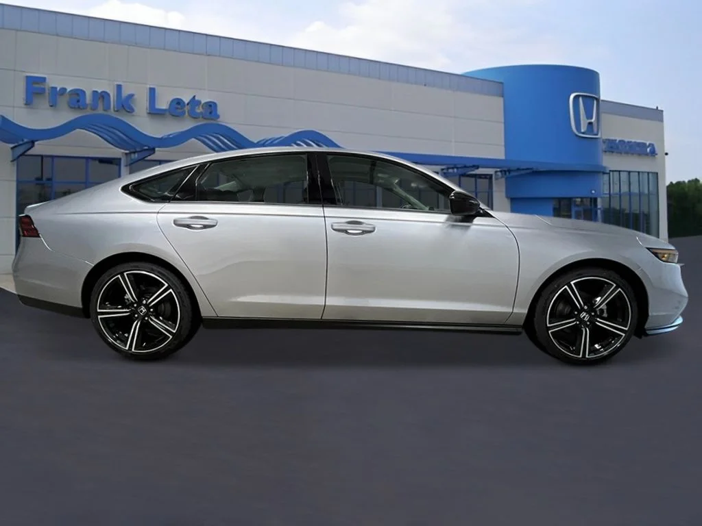 New 2026 Solar Silver Metallic Honda SE image 7