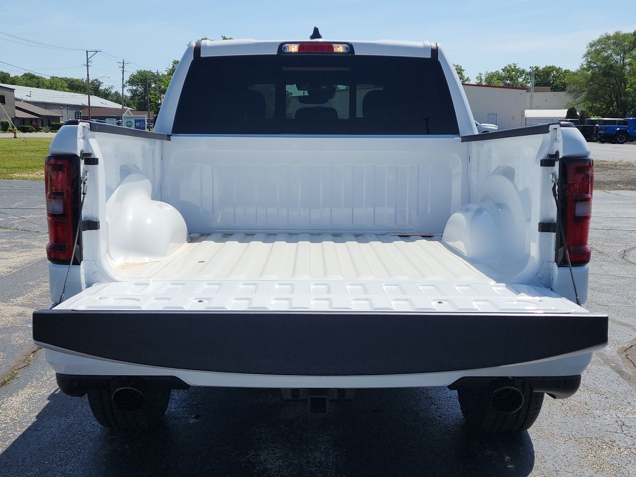 New 2026 Bright White Clear-Coat Exterior Paint RAM Big Horn image 23