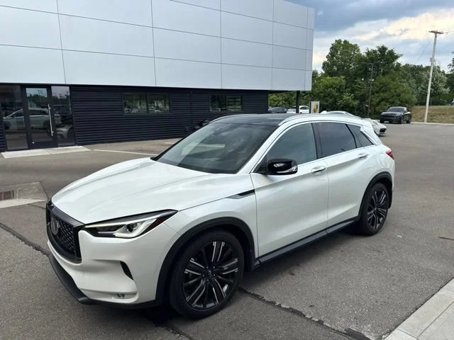 Used 2021 Majestic White INFINITI LUXE image 6