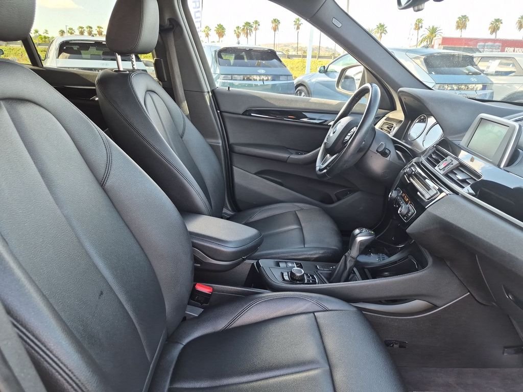 Used 2018 Gray BMW sDrive28i image 30