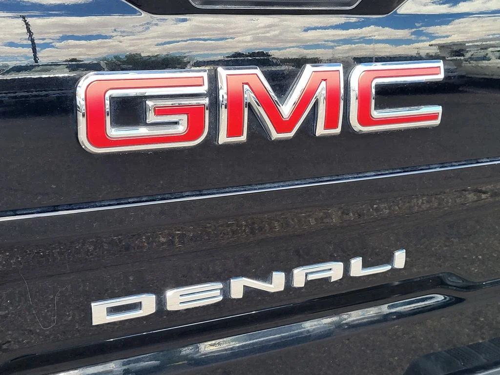Used 2022 Onyx Black GMC Denali image 8