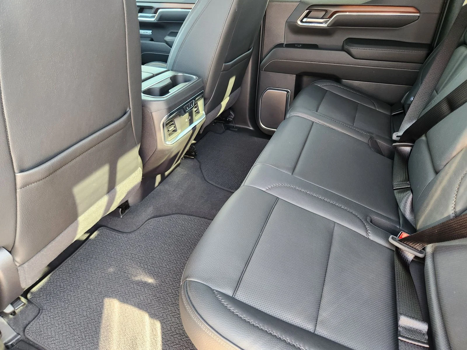 Used 2024 Silver GMC Denali image 29
