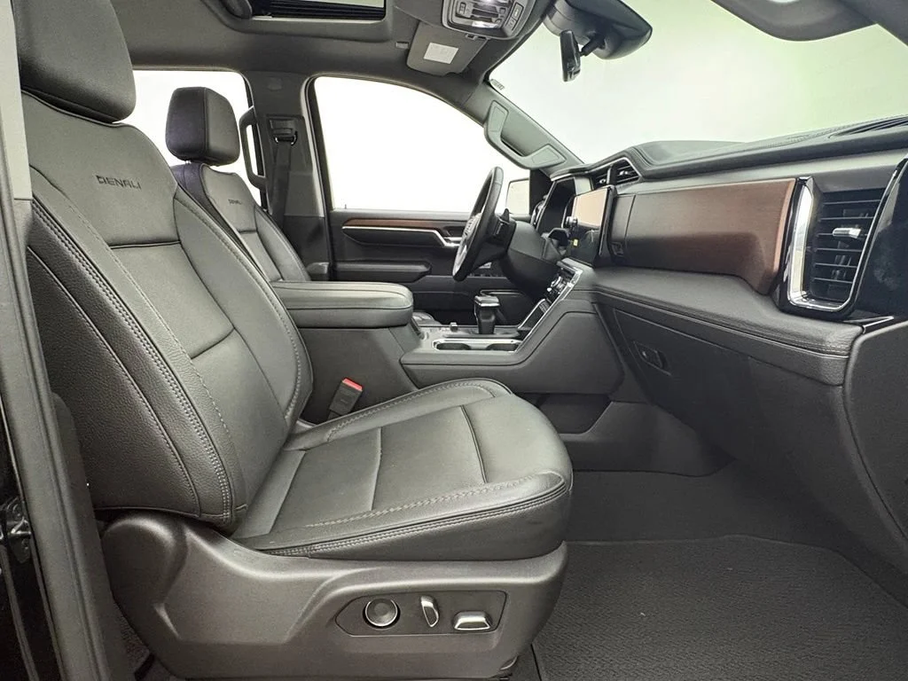 Used 2024 Onyx Black GMC Denali image 34