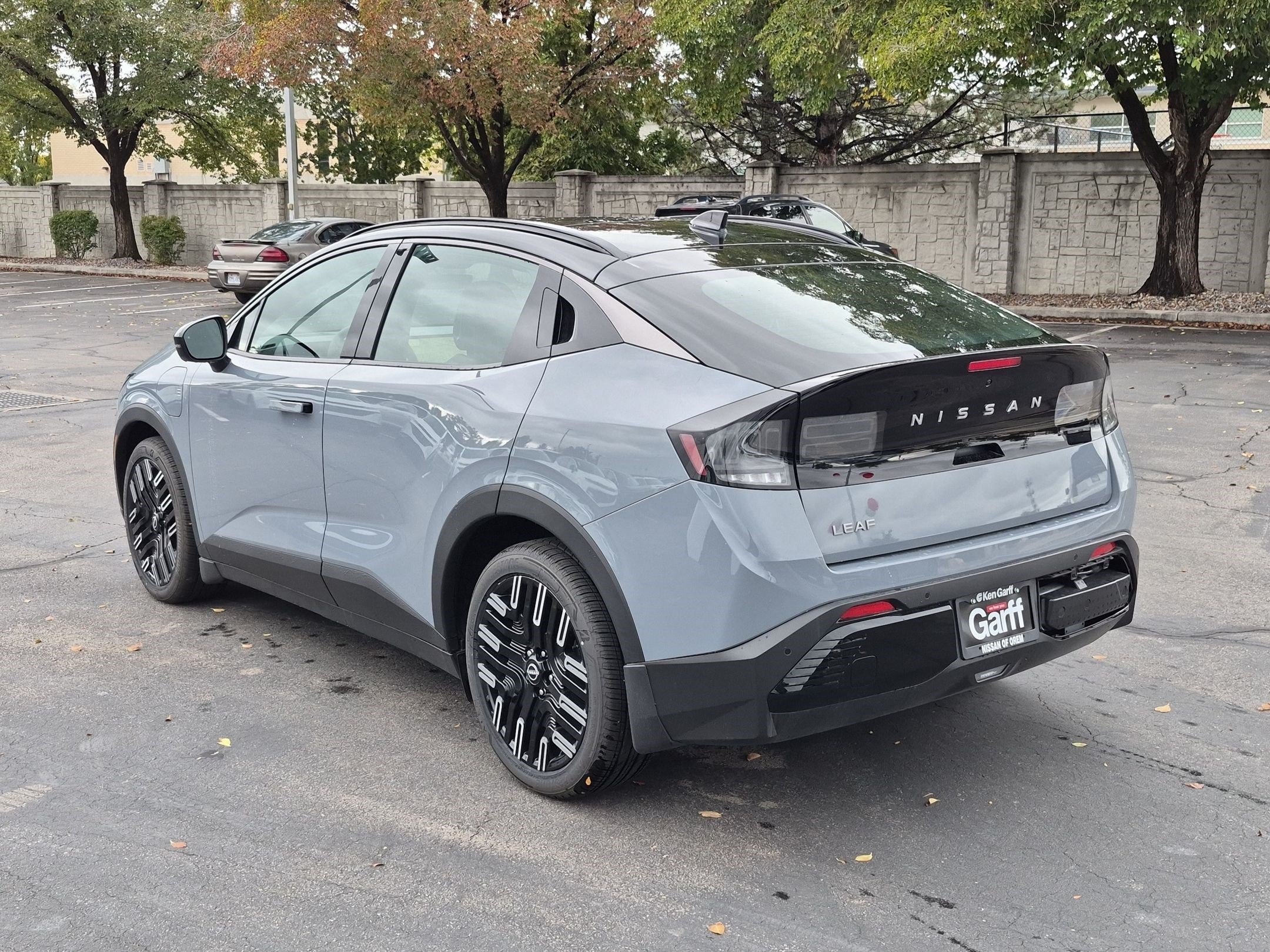 New 2026 Boulder Gray Pearl / Super Black Two-tone Nissan Platinum+ image 5
