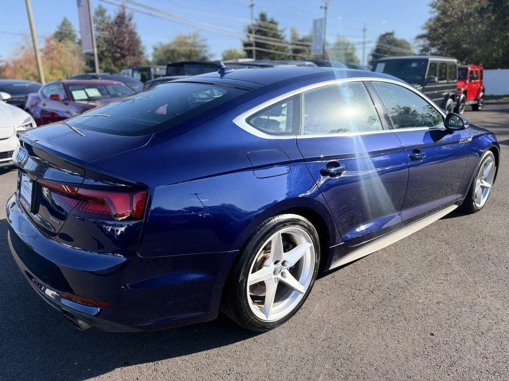 Used 2019 Navarra Blue Metallic Audi  image 3
